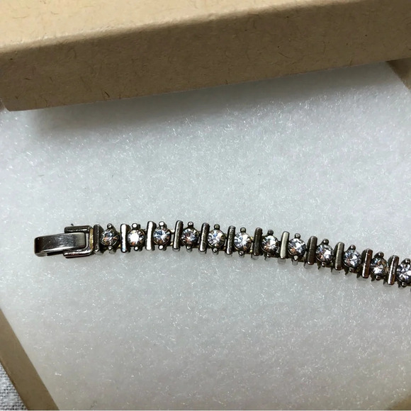 Vintage silver-tone tennis bracelet crystals. Substantial weight. Strong clasp. - Picture 9 of 10